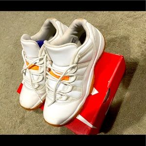 Jordan 11 size 6.5 90$